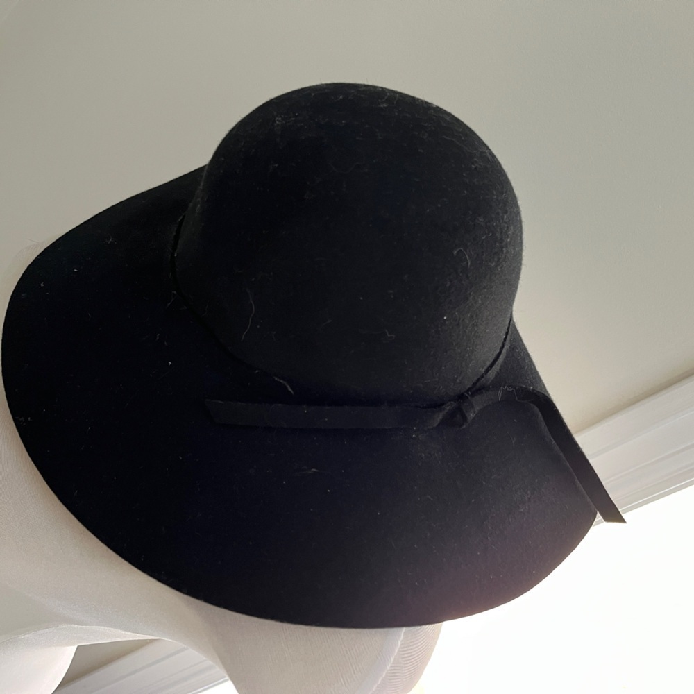Wide brim wool hat one size